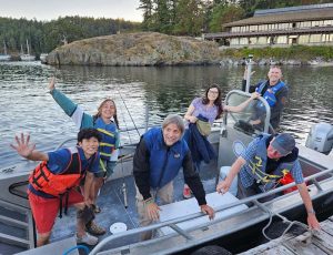 On the FHL boat "Coot" going fishing during class 2023. From left to right: Yuha Hasegawa, Chelsea Millward, Paolo Domenici, Francesca Leggieri, Jacob Johansen and John Steffensen.
